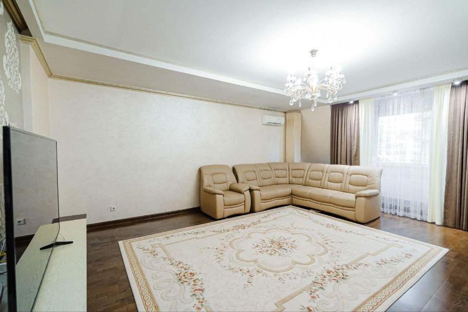 Cathedral Park And Pedestrian Zone Ultracentral Cozy Apartment In Кишинів Екстер'єр фото
